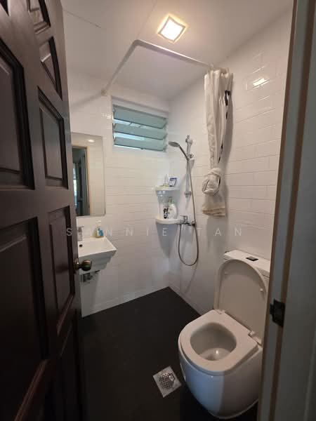 Pasir View Park, 200 Pasir Panjang Road, 2 Bedrooms, 990 sqft, Condominium For Rent, by Sannie Tan, 500164961 - Bathroom - PropertyGuru.com.sg