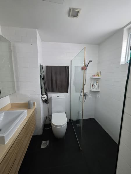 Pasir View Park, 200 Pasir Panjang Road, 2 Bedrooms, 990 sqft, Condominium For Rent, by Sannie Tan, 500164961 - Bathroom - PropertyGuru.com.sg