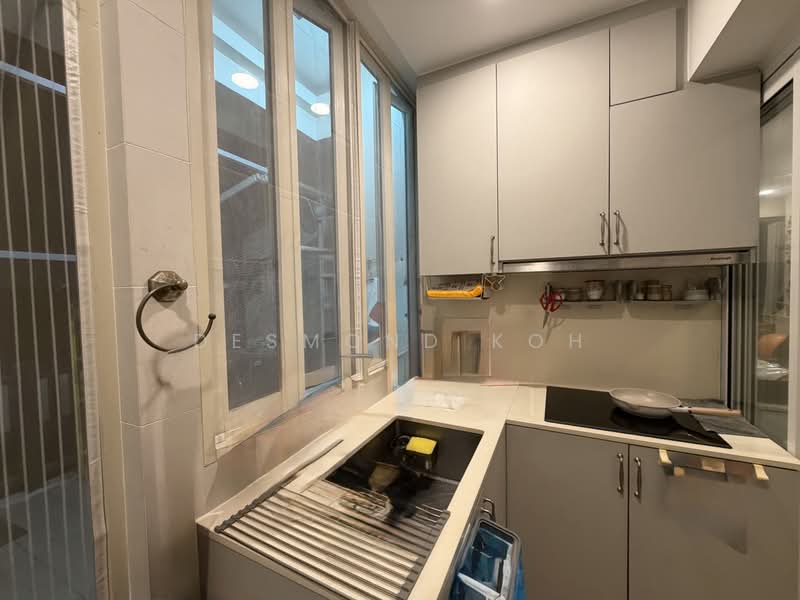 Fontaine Parry, 73 Poh Huat Road, 2 Bedrooms, 1,066 sqft, Condominium For Sale, by Desmond Koh, 500164963 - Enclosed Kitchen - PropertyGuru.com.sg