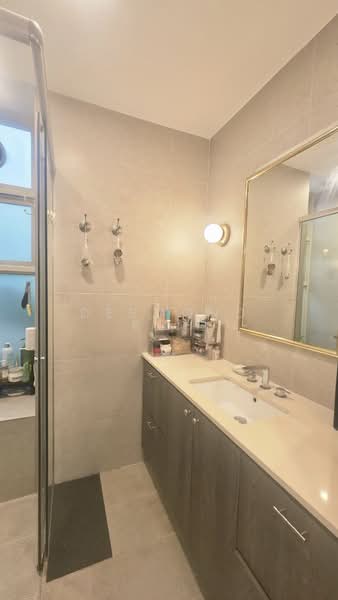 Fontaine Parry, 73 Poh Huat Road, 2 Bedrooms, 1,066 sqft, Condominium For Sale, by Desmond Koh, 500164963 - Bathroom - PropertyGuru.com.sg
