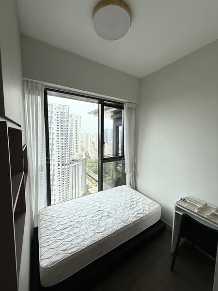 Margaret Ville, 20 Margaret Drive, 4 Bedrooms, 1,184 sqft, Apartment For Rent, by Chris Siow, 500164967 - Bedroom 1 - PropertyGuru.com.sg