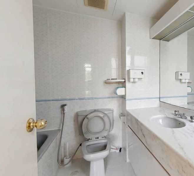West Bay Condo, 50 West Coast Crescent, 4 Bedrooms, 872 sqft, Condominium For Rent, by Isaac Lin, 500164975 - Bathroom - PropertyGuru.com.sg