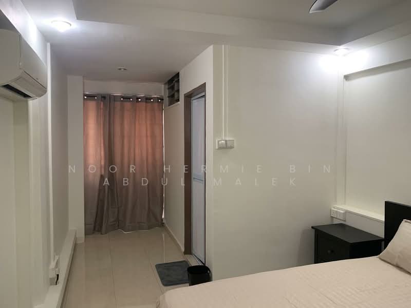874 Woodlands Street 82, 874 Woodlands Street 82, 3 Bedrooms, 1,195 sqft, HDB Flat For Sale, by Noor Hermie Bin Abdul Malek, 500164978 - Master Bedroom - PropertyGuru.com.sg