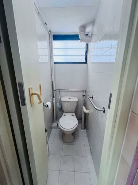 34 Lorong 5 Toa Payoh, 34 Lorong 5 Toa Payoh, 2 Bedrooms, 721 sqft, HDB Flat For Sale, by Stephanie Soh, 500164979 - Bathroom - PropertyGuru.com.sg