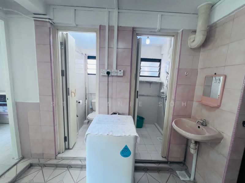 34 Lorong 5 Toa Payoh, 34 Lorong 5 Toa Payoh, 2 Bedrooms, 721 sqft, HDB Flat For Sale, by Stephanie Soh, 500164979 - Bathroom - PropertyGuru.com.sg