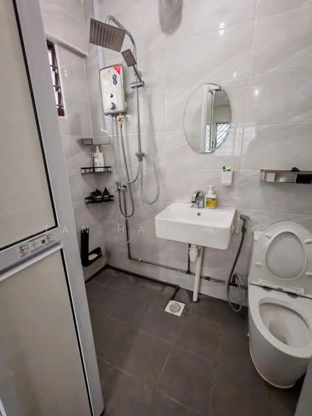 151 Petir Road, 151 Petir Road, 4 Bedrooms, 1,563 sqft, HDB Flat For Sale, by Tan Han Long, 500164982 - Bathroom - PropertyGuru.com.sg