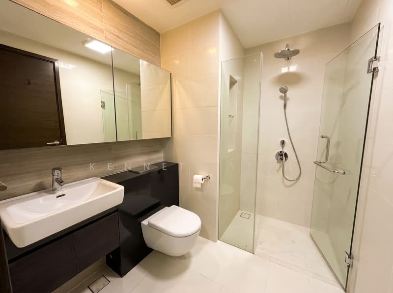 Eon Shenton, 70 Shenton Way, 2 Bedrooms, 1,045 sqft, Condominium For Sale, by Kenneth Yeoh, 500164989 - Bathroom - PropertyGuru.com.sg