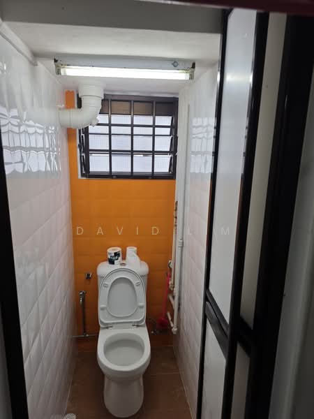 112 Lorong 1 Toa Payoh, 112 Lorong 1 Toa Payoh, 3 Bedrooms, 700 sqft, HDB Flat For Rent, by David Lim, 500165019 - Bathroom - PropertyGuru.com.sg