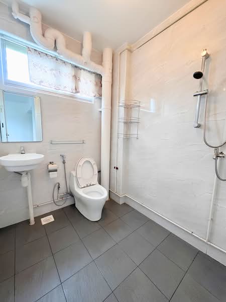 103 Pasir Ris Street 12, 103 Pasir Ris Street 12, 3 Bedrooms, 1,109 sqft, HDB Flat For Sale, by Zann Low, 500165039 - Bathroom - PropertyGuru.com.sg