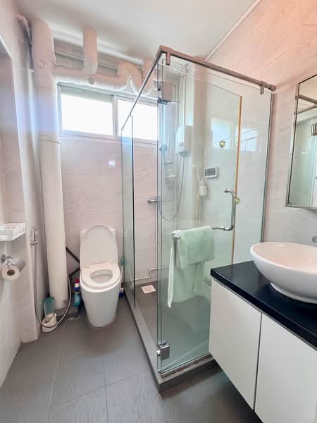 103 Pasir Ris Street 12, 103 Pasir Ris Street 12, 3 Bedrooms, 1,109 sqft, HDB Flat For Sale, by Zann Low, 500165039 - Bathroom - PropertyGuru.com.sg