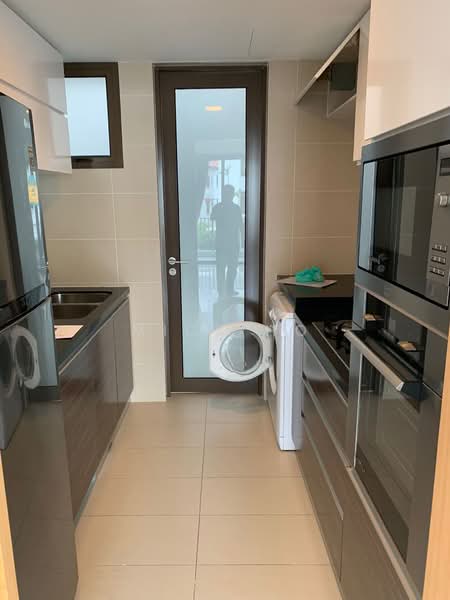 Stevens Suites, 2 Stevens Close, 2 Bedrooms, 1,130 sqft, Condominium For Rent, by Mick Ho, 500165051 - Kitchen - PropertyGuru.com.sg