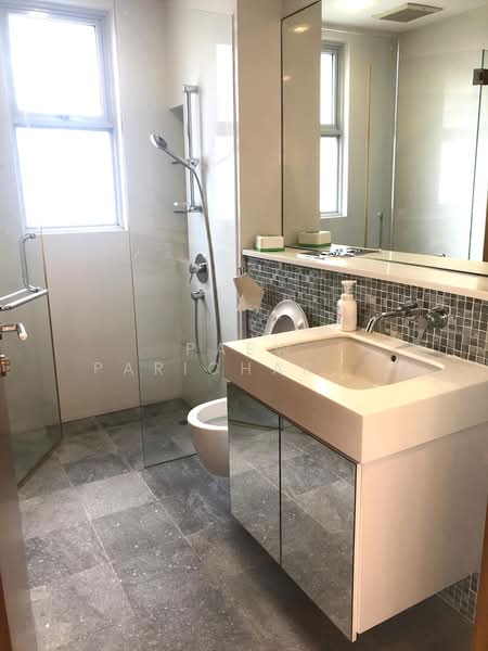 RV Suites, 396 River Valley Road, 2 Bedrooms, 1,066 sqft, Apartment For Sale, by Paew Parichart Vongvitavat, 500165054 - Common Bathroom - PropertyGuru.com.sg