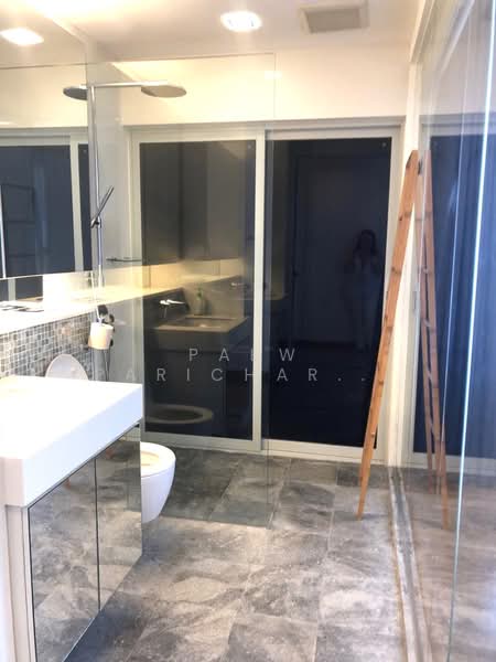 RV Suites, 396 River Valley Road, 2 Bedrooms, 1,066 sqft, Apartment For Sale, by Paew Parichart Vongvitavat, 500165054 - Master Bathroom - PropertyGuru.com.sg
