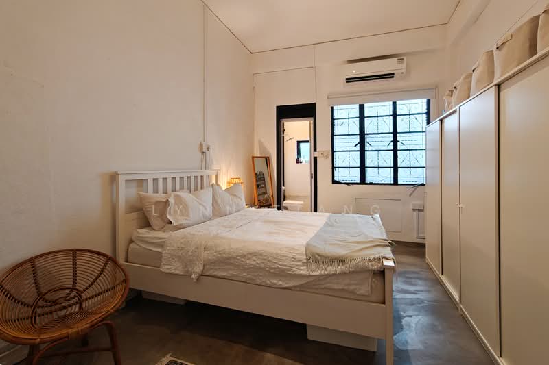 ❤️GIANT⚡️Rare Heritage Walk-up Apartment in East Coast Within 1km to Tao Nan School, Lorong Stangee/ Stangee Place/ East Coast Road, 2 Bedrooms, 1,012 sqft, Walk-up Apartment For Sale, by Lynn Tiang, 500165066 - Bedroom - PropertyGuru.com.sg