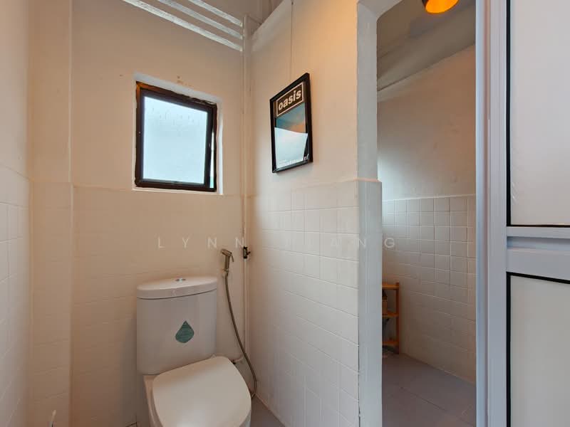 ❤️GIANT⚡️Rare Heritage Walk-up Apartment in East Coast Within 1km to Tao Nan School, Lorong Stangee/ Stangee Place/ East Coast Road, 2 Bedrooms, 1,012 sqft, Walk-up Apartment For Sale, by Lynn Tiang, 500165066 - Bathroom - PropertyGuru.com.sg