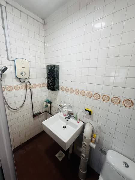 724 Clementi West Street 2, 724 Clementi West Street 2, Room Rental, 170 sqft, HDB Flat For Rent, by Kal R, 500165081 - Bathroom - PropertyGuru.com.sg