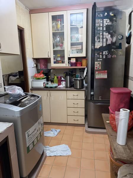 604 Jurong West Street 62, 604 Jurong West Street 62, 3 Bedrooms, 1,023 sqft, HDB Flat For Sale, by Jeremy Yee, 500165091 - Kitchen - PropertyGuru.com.sg