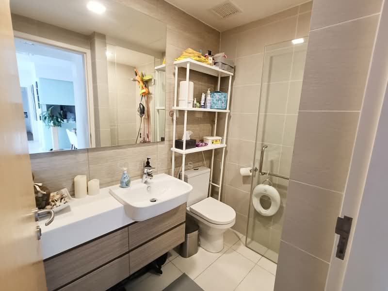 The Lakefront Residences, 42 Lakeside Drive, 4 Bedrooms, 2,421 sqft, Condominium For Sale, by Chris Lim, 500165107 - Bathroom - PropertyGuru.com.sg