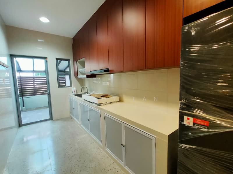 Bedok Road, Bedok Road, 5 Bedrooms, 4,000 sqft, Semi-Detached House For Rent, by Anndy Tan, 500165155 - Kitchen - PropertyGuru.com.sg