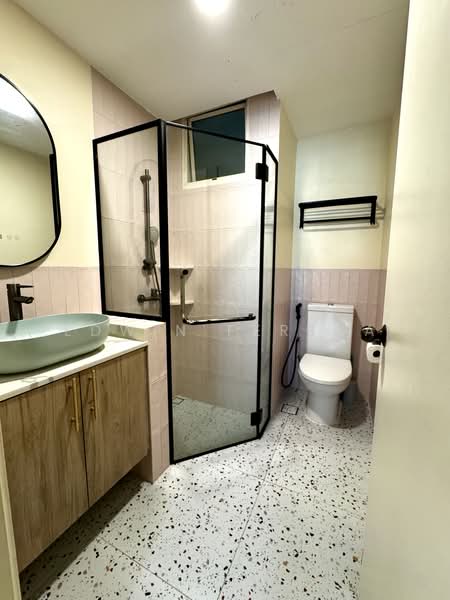 Seletar Springs Condominium, 102 Gerald Drive, 3 Bedrooms, 1,582 sqft, Condominium For Sale, by Edwin Ferroa, 500165160 - Bathroom - PropertyGuru.com.sg
