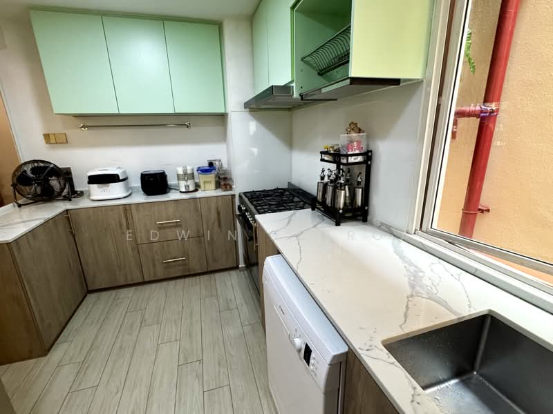 Seletar Springs Condominium, 102 Gerald Drive, 3 Bedrooms, 1,582 sqft, Condominium For Sale, by Edwin Ferroa, 500165160 - Kitchen - PropertyGuru.com.sg