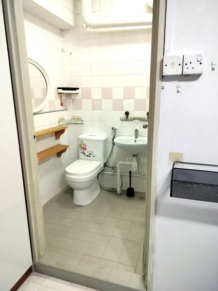 668C Jurong West Street 64, 668C Jurong West Street 64, Room Rental, 130 sqft, HDB Flat For Rent, by Steven Choo, 500165163 - Bathroom - PropertyGuru.com.sg