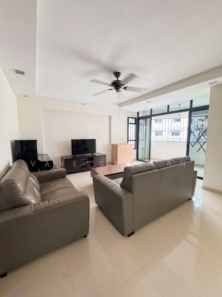 671C Jurong West Street 65, 671C Jurong West Street 65, 4 Bedrooms, 1,356 sqft, HDB Flat For Sale, by Vanessa Duan, 500165167 - Living Room - PropertyGuru.com.sg