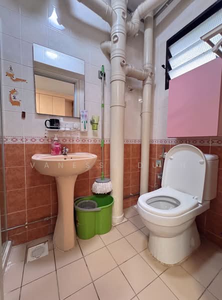671C Jurong West Street 65, 671C Jurong West Street 65, 4 Bedrooms, 1,356 sqft, HDB Flat For Sale, by Vanessa Duan, 500165167 - Bathroom - PropertyGuru.com.sg