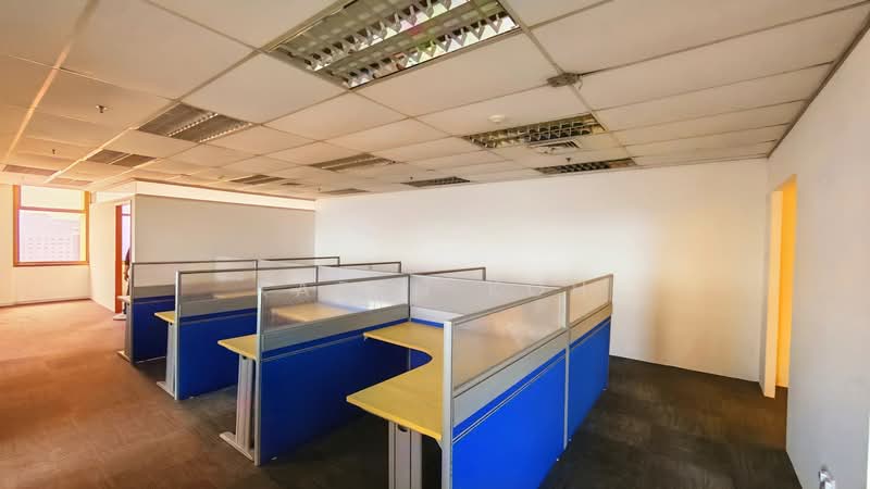 Peninsula Plaza, 111 North Bridge Road, 1,486 sqft, Office For Rent, by Karen Koh, 500165170 - CommercialGuru.com.sg