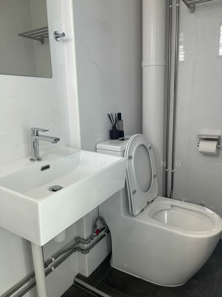 546 Hougang Street 51, 546 Hougang Street 51, 2 Bedrooms, 1,108 sqft, HDB Flat For Rent, by Miriam R. Ng, 500165174 - Bathroom - PropertyGuru.com.sg