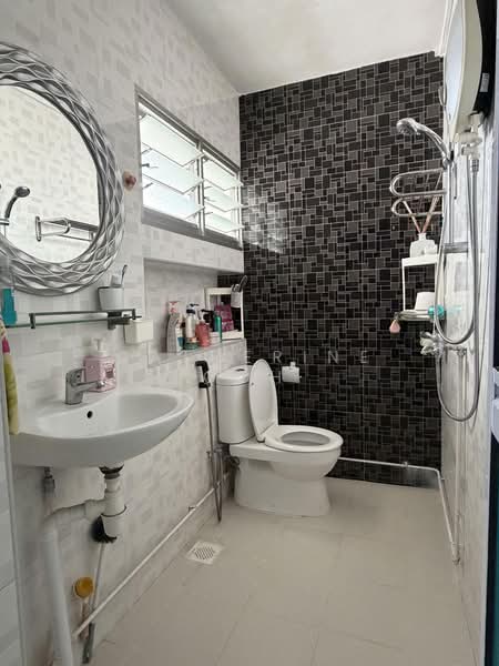 759 Jurong West Street 74, 759 Jurong West Street 74, Room Rental, 150 sqft, HDB Flat For Rent, by Catherine Goh, 500165182 - Bathroom - PropertyGuru.com.sg