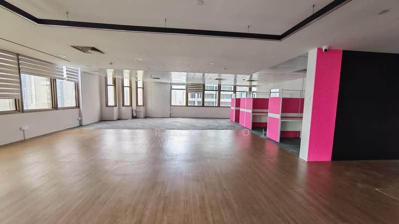 Peninsula Plaza, 111 North Bridge Road, 3,552 sqft, Office For Rent, by Karen Koh, 500165183 - CommercialGuru.com.sg