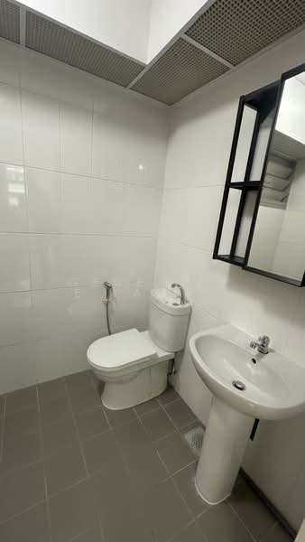 574A Woodlands Drive 16, 574A Woodlands Drive 16, 3 Bedrooms, 1,001 sqft, HDB Flat For Sale, by Genevieve Tan 陈仪珠, 500165184 - Bathroom - PropertyGuru.com.sg