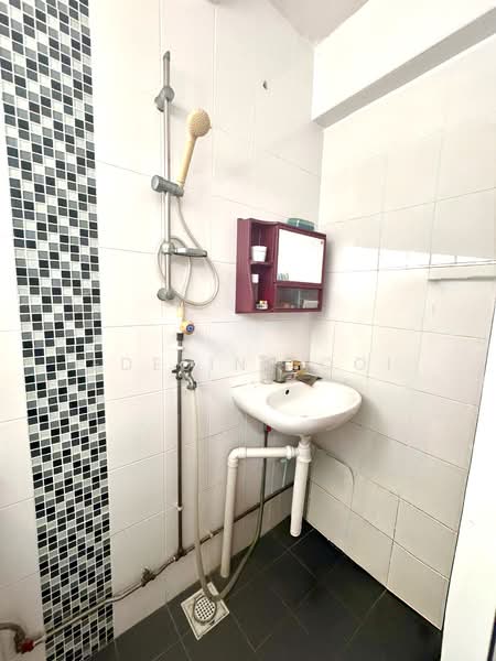 165 Yishun Ring Road, 165 Yishun Ring Road, 2 Bedrooms, 689 sqft, HDB Flat For Sale, by Edeline Ooi, 500165193 - Bathroom - PropertyGuru.com.sg