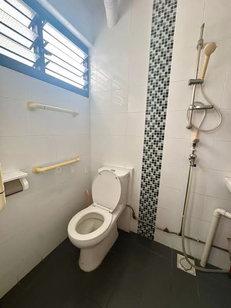 165 Yishun Ring Road, 165 Yishun Ring Road, 2 Bedrooms, 689 sqft, HDB Flat For Sale, by Edeline Ooi, 500165193 - Bathroom - PropertyGuru.com.sg