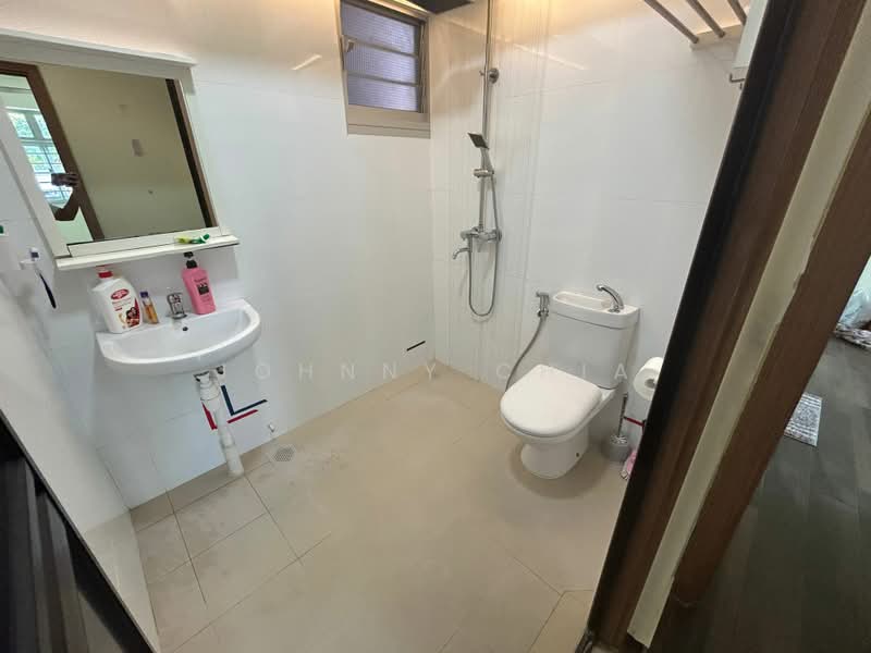 438A Bukit Batok West Avenue 8, 438A Bukit Batok West Avenue 8, Room Rental, 100 sqft, HDB Flat For Rent, by Johnny Chia, 500165197 - Bathroom - PropertyGuru.com.sg