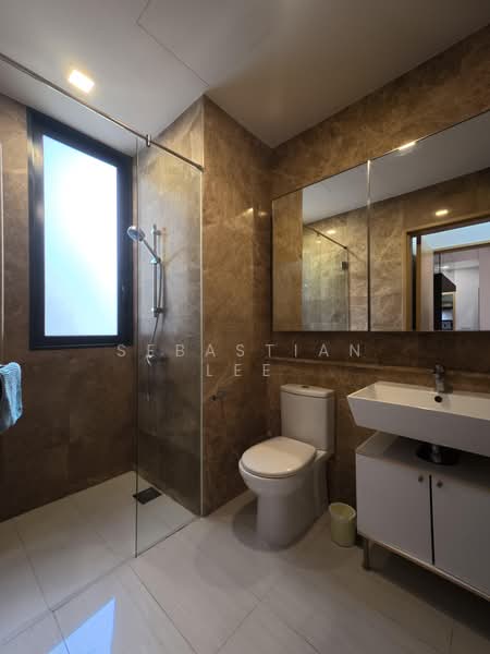 Boathouse Residences, 33 Upper Serangoon View, 2 Bedrooms, 915 sqft, Condominium For Rent, by Sebastian Lee, 500165201 - Bathroom - PropertyGuru.com.sg