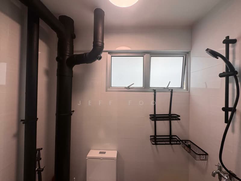 212 Bukit Batok Street 21, 212 Bukit Batok Street 21, 3 Bedrooms, 1,001 sqft, HDB Flat For Rent, by Jeff Foo, 500165212 - Bathroom - PropertyGuru.com.sg