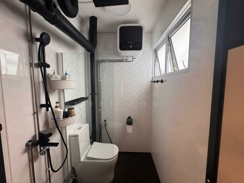 212 Bukit Batok Street 21, 212 Bukit Batok Street 21, 3 Bedrooms, 1,001 sqft, HDB Flat For Rent, by Jeff Foo, 500165212 - Bathroom - PropertyGuru.com.sg