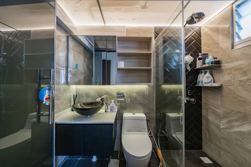433A Sengkang West Way, 433A Sengkang West Way, 3 Bedrooms, 1,001 sqft, HDB Flat For Sale, by Reine Chan, 500165214 - Bathroom - PropertyGuru.com.sg