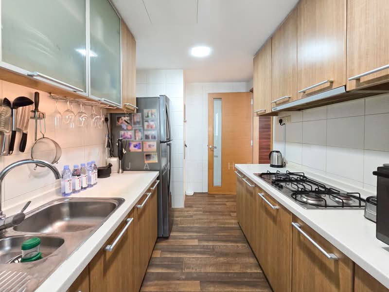 The Waterina, 69 Lorong 40 Geylang, 2 Bedrooms, 969 sqft, Apartment For Sale, by Jamie He, 500165215 - Kitchen - PropertyGuru.com.sg