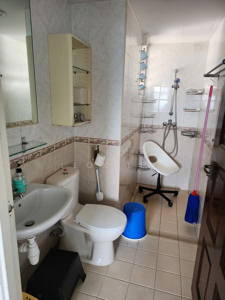 48 Strathmore Avenue, 48 Strathmore Avenue, Room Rental, 150 sqft, HDB Flat For Rent, by Leon Lee, 500165216 - Bathroom - PropertyGuru.com.sg