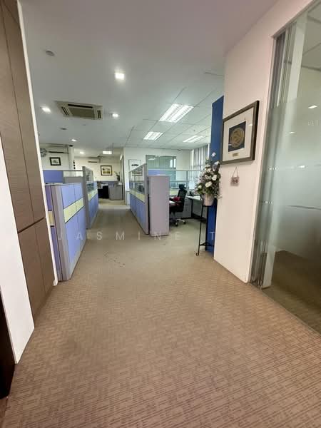 Tradehub 21, 18 Boon Lay Way, 4,004 sqft, Light Industrial (B1) For Sale, by Jasmine Tan, 500165227 - Interior - CommercialGuru.com.sg