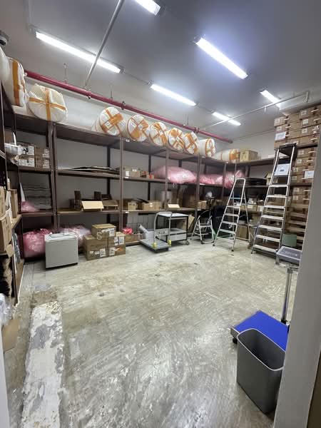 Tradehub 21, 18 Boon Lay Way, 4,004 sqft, Light Industrial (B1) For Sale, by Jasmine Tan, 500165227 - Interior - CommercialGuru.com.sg