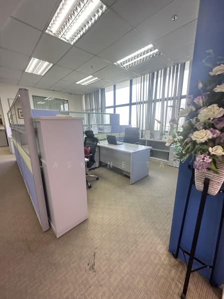 Tradehub 21, 18 Boon Lay Way, 4,004 sqft, Light Industrial (B1) For Sale, by Jasmine Tan, 500165227 - Interior - CommercialGuru.com.sg