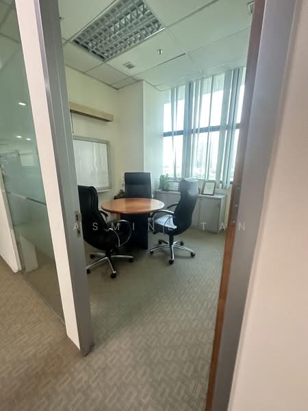 Tradehub 21, 18 Boon Lay Way, 4,004 sqft, Light Industrial (B1) For Sale, by Jasmine Tan, 500165227 - Study - CommercialGuru.com.sg