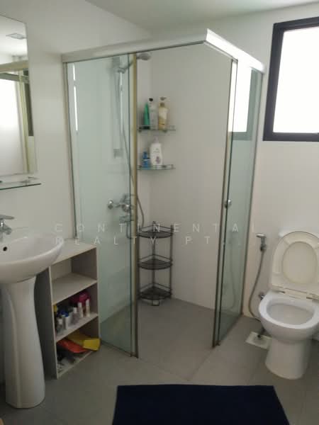 Central Green, 1 Jalan Membina, 3 Bedrooms, 1,292 sqft, Condominium For Rent, by DELIA, 500165230 - Bathroom - PropertyGuru.com.sg