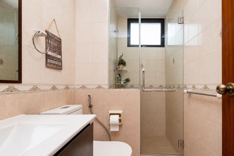 Simei Green Condominium, 11 Simei Street 4, 3 Bedrooms, 1,195 sqft, Condominium For Sale, by Eugene Sean Cheng, 500165249 - Bathroom - PropertyGuru.com.sg