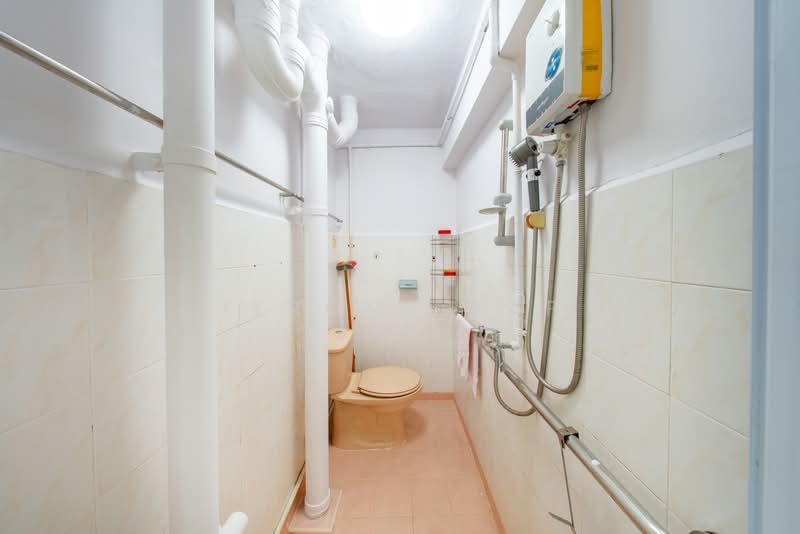 55 Lorong 5 Toa Payoh, 55 Lorong 5 Toa Payoh, 1 Bedroom, 463 sqft, HDB Flat For Sale, by Jerome Yap, 500165263 - Bathroom - PropertyGuru.com.sg