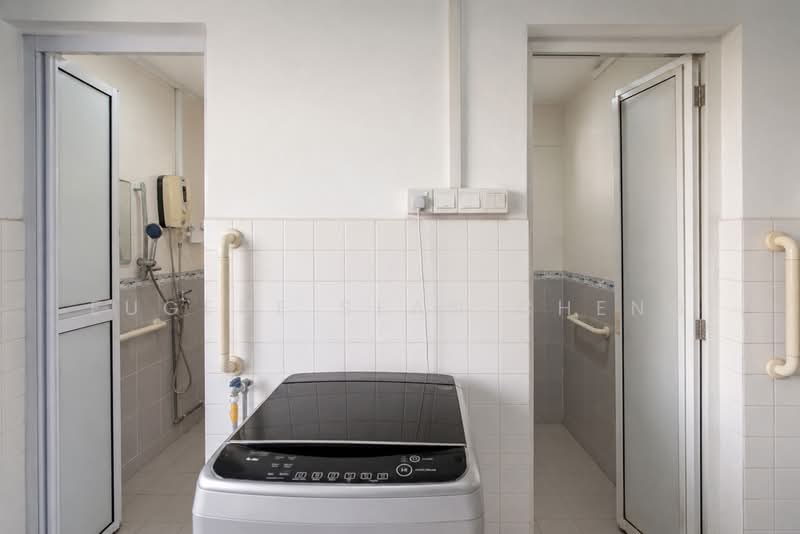 706 Clementi West Street 2, 706 Clementi West Street 2, 2 Bedrooms, 732 sqft, HDB Flat For Sale, by Eugene Sean Cheng, 500165273 - Bathroom - PropertyGuru.com.sg